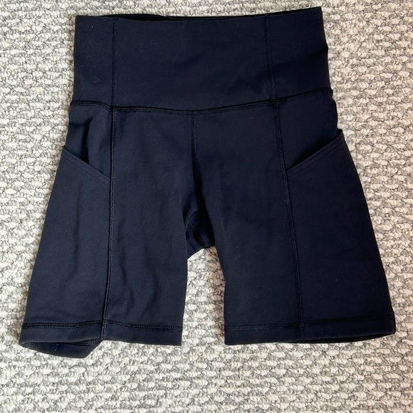 ARITZIA - BLACK TNA shorts with pockets - Picture 2 of 3